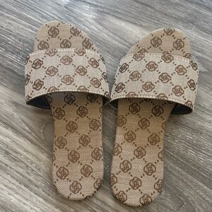 NEW Elegant Tan Patterned Slide Sandals